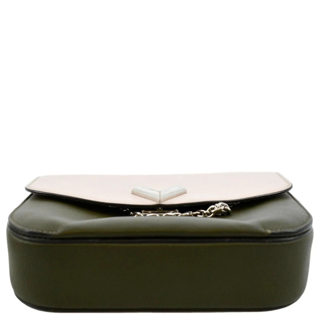 Bag Khaki Saddle Shoulder LOUIS Calfskin Very Green Pre-owned Leather VUITTON