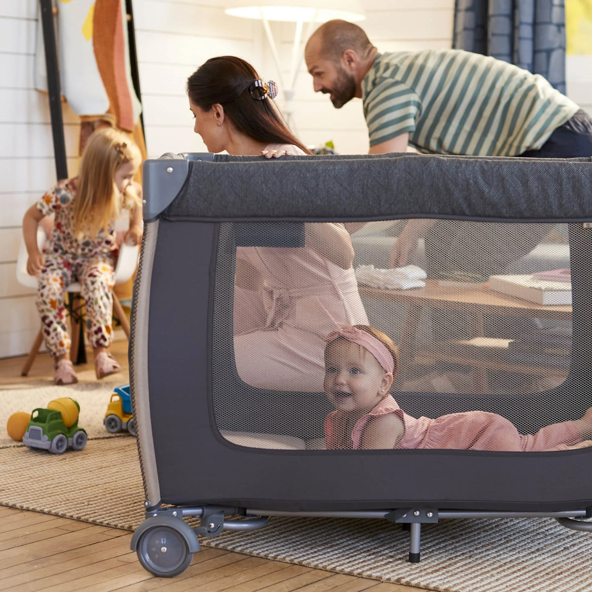 Size Yard Rocking Bassinet, with Full Castle Play Monbebe Point