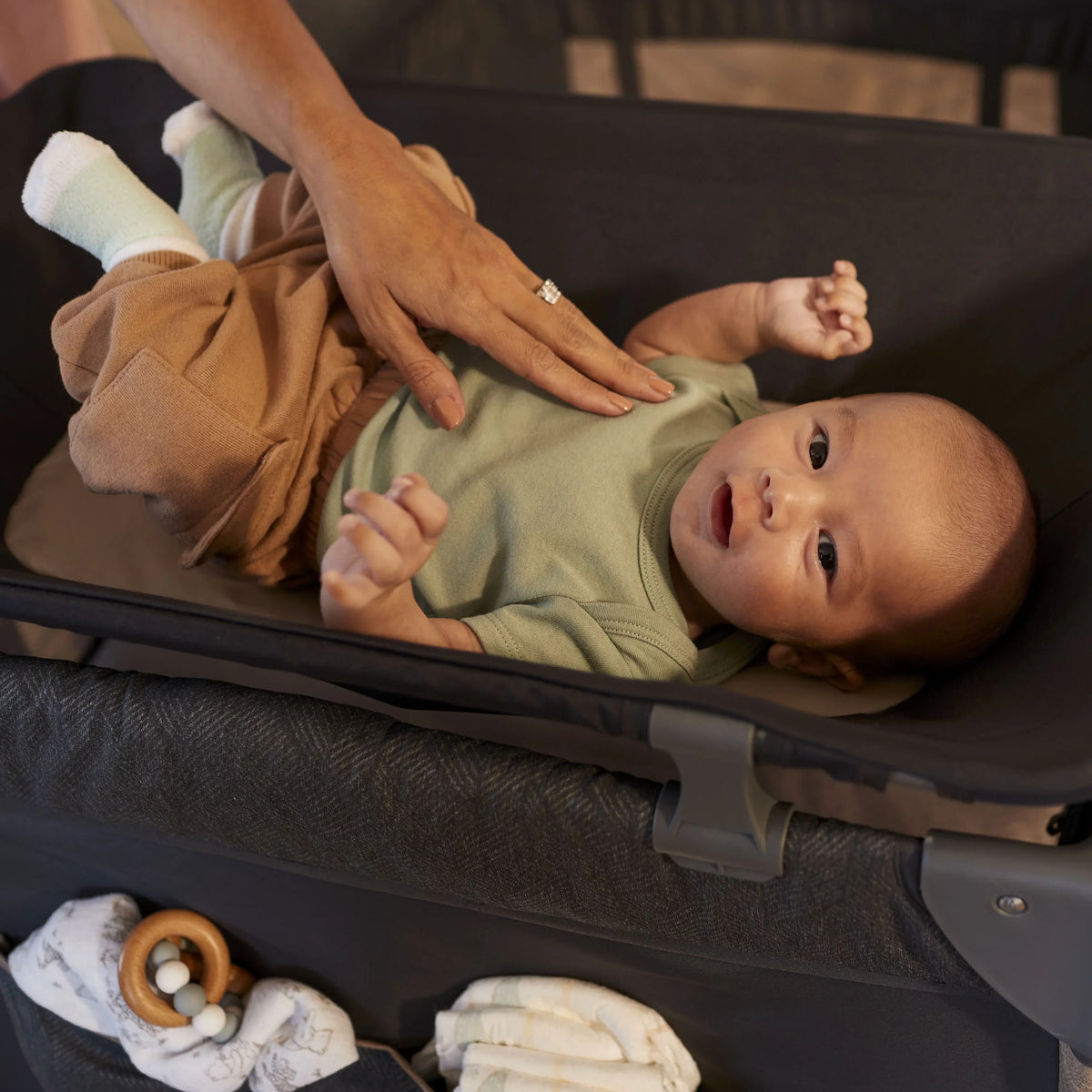 Size Yard Rocking Bassinet, with Full Castle Play Monbebe Point