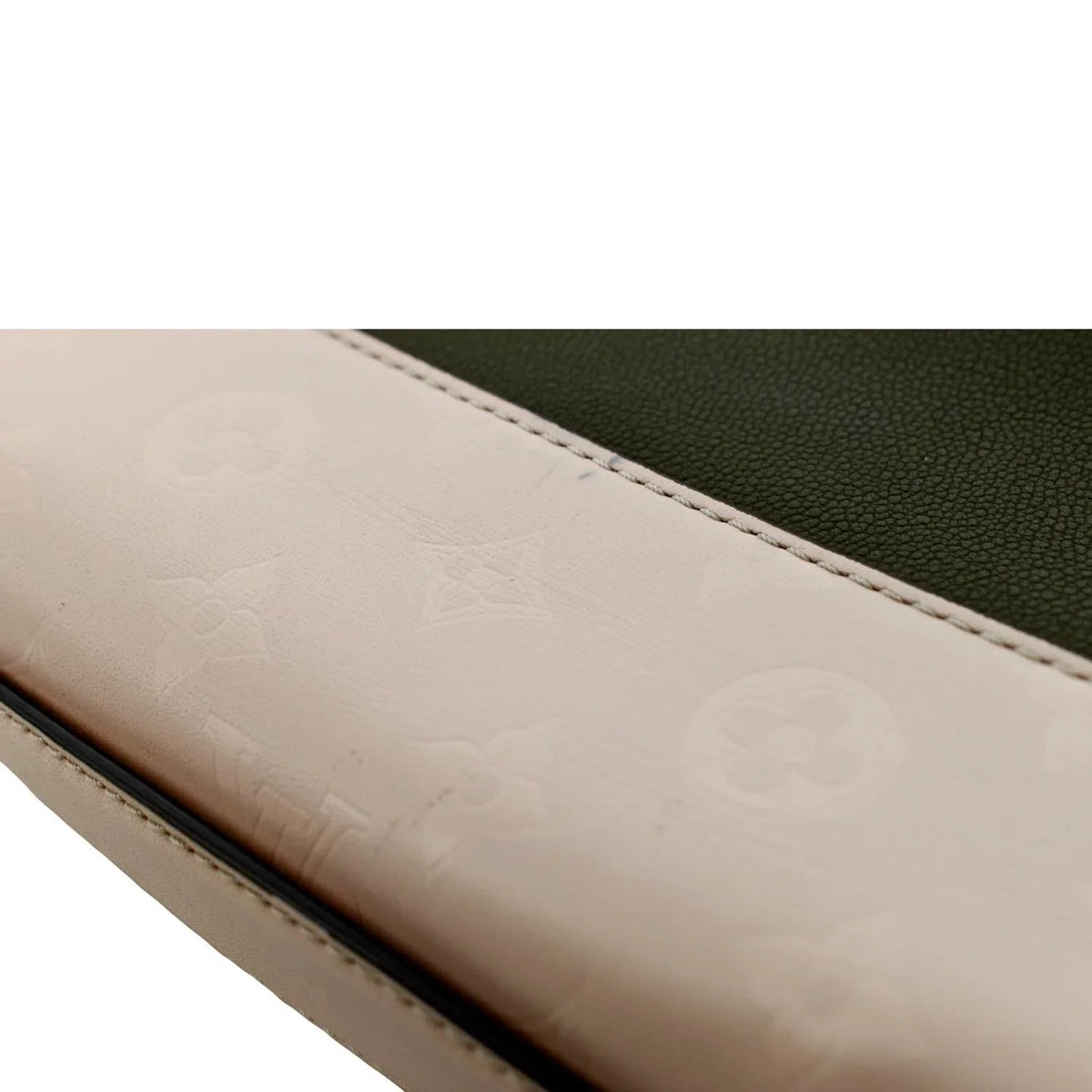 Bag Khaki Saddle Shoulder LOUIS Calfskin Very Green Pre-owned Leather VUITTON