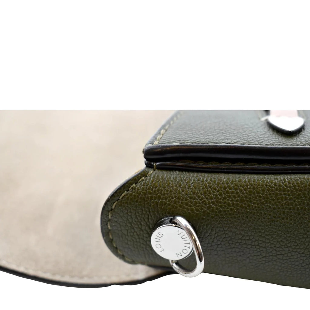 Bag Khaki Saddle Shoulder LOUIS Calfskin Very Green Pre-owned Leather VUITTON