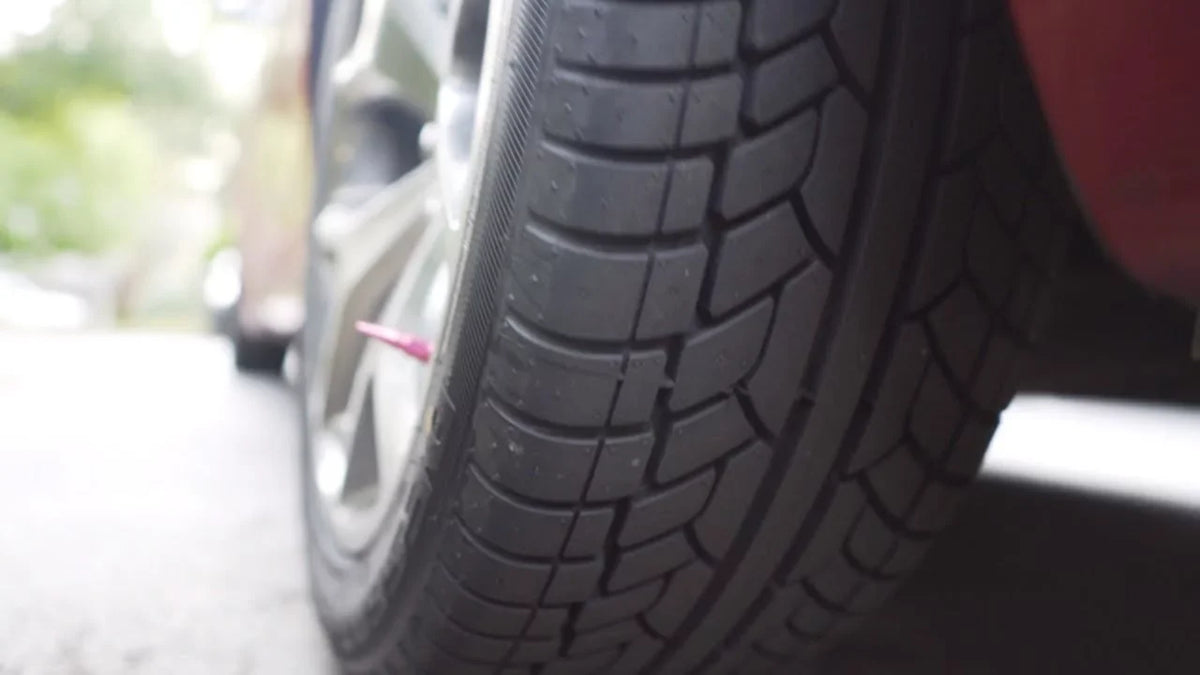 285/45R22 Achilles UHP V Desert 114 Tire Hawk