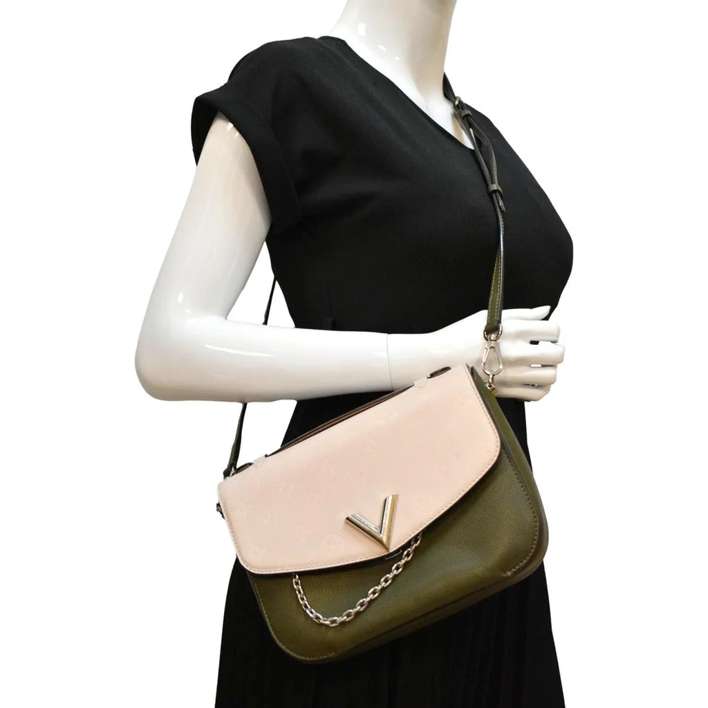 Bag Khaki Saddle Shoulder LOUIS Calfskin Very Green Pre-owned Leather VUITTON